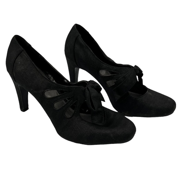 Ann Marino Black Satin Bow Cut Out Pumps Size 8 Women’s - Picture 1 of 9